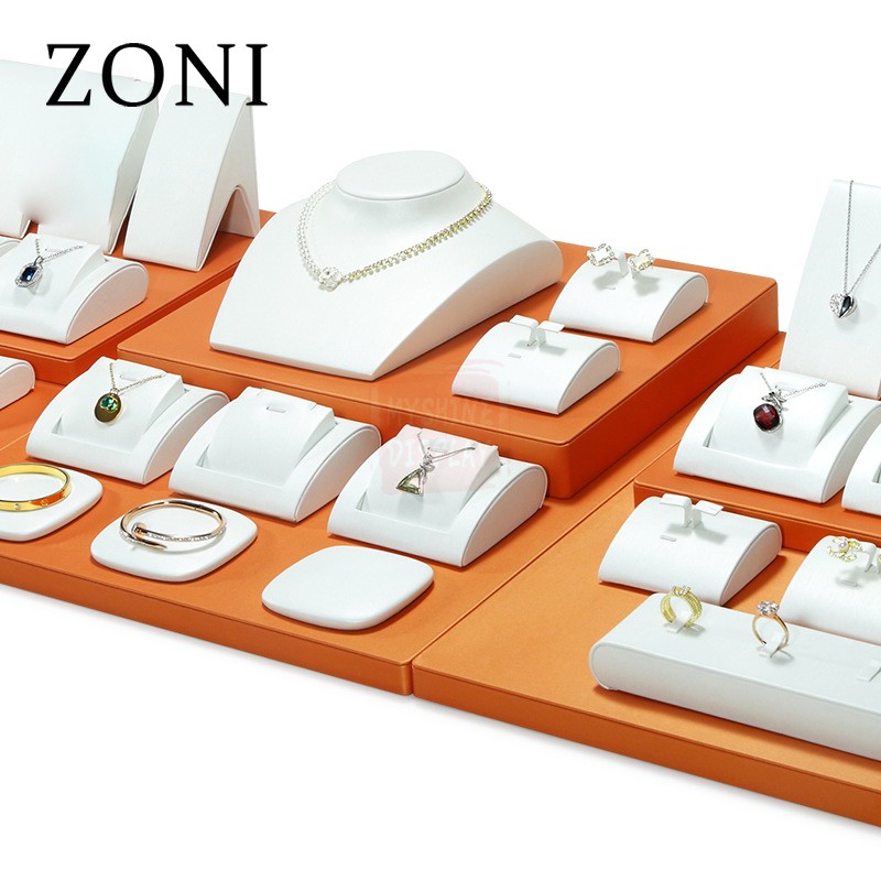 ZONI Fashion PU Leather Jewelry Displays For Store Luxury Jewelry Display Props Custom Wooden Jewelry Stand Display Set
