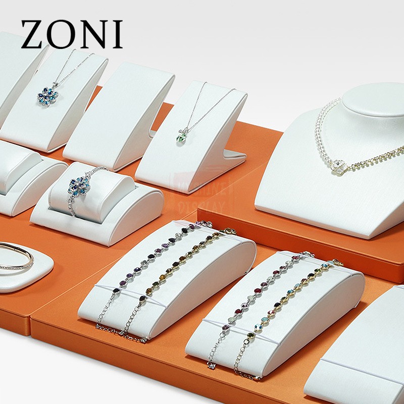 ZONI Fashion PU Leather Jewelry Displays For Store Luxury Jewelry Display Props Custom Wooden Jewelry Stand Display Set